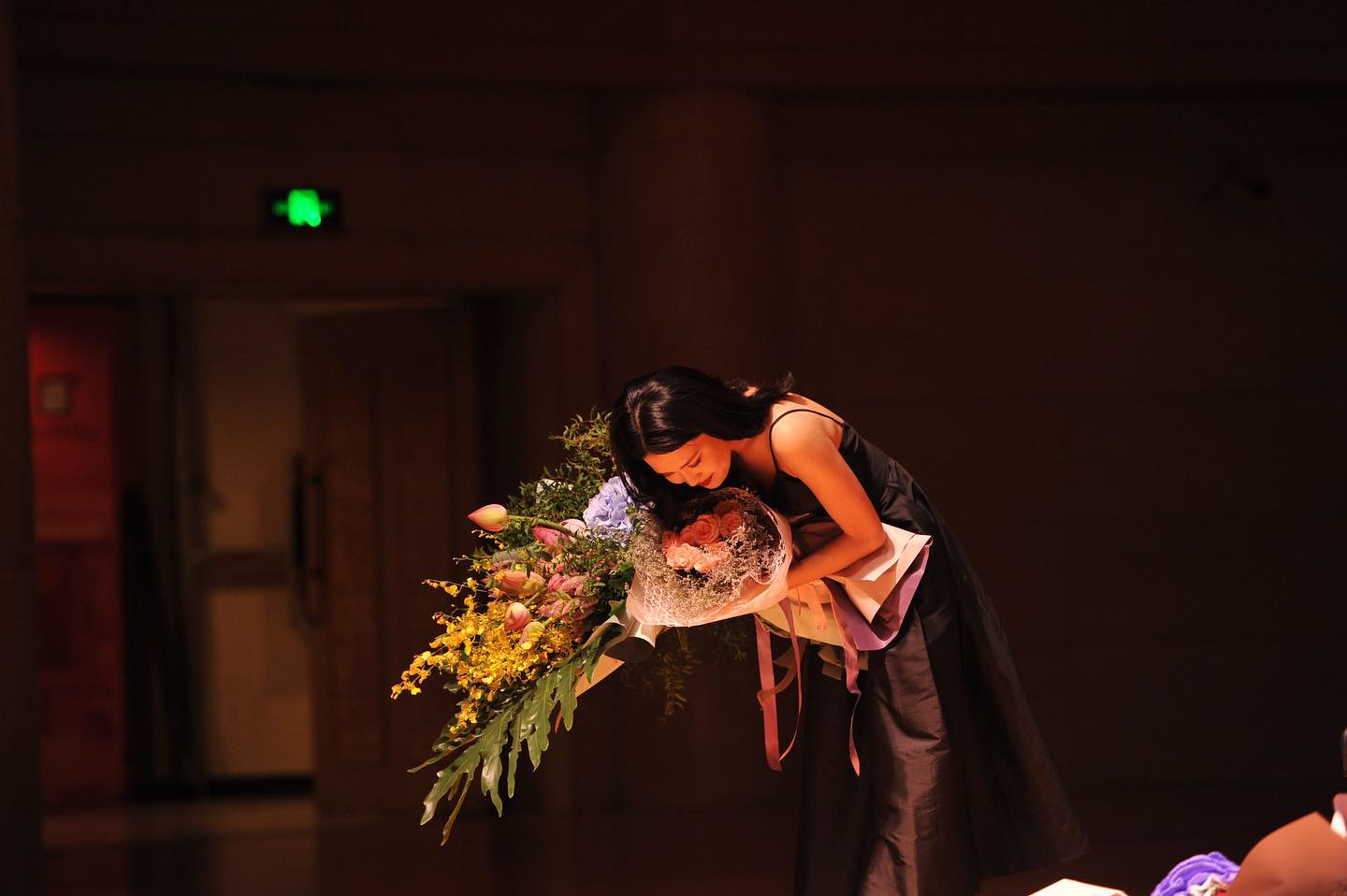 Backstage bouquet moment