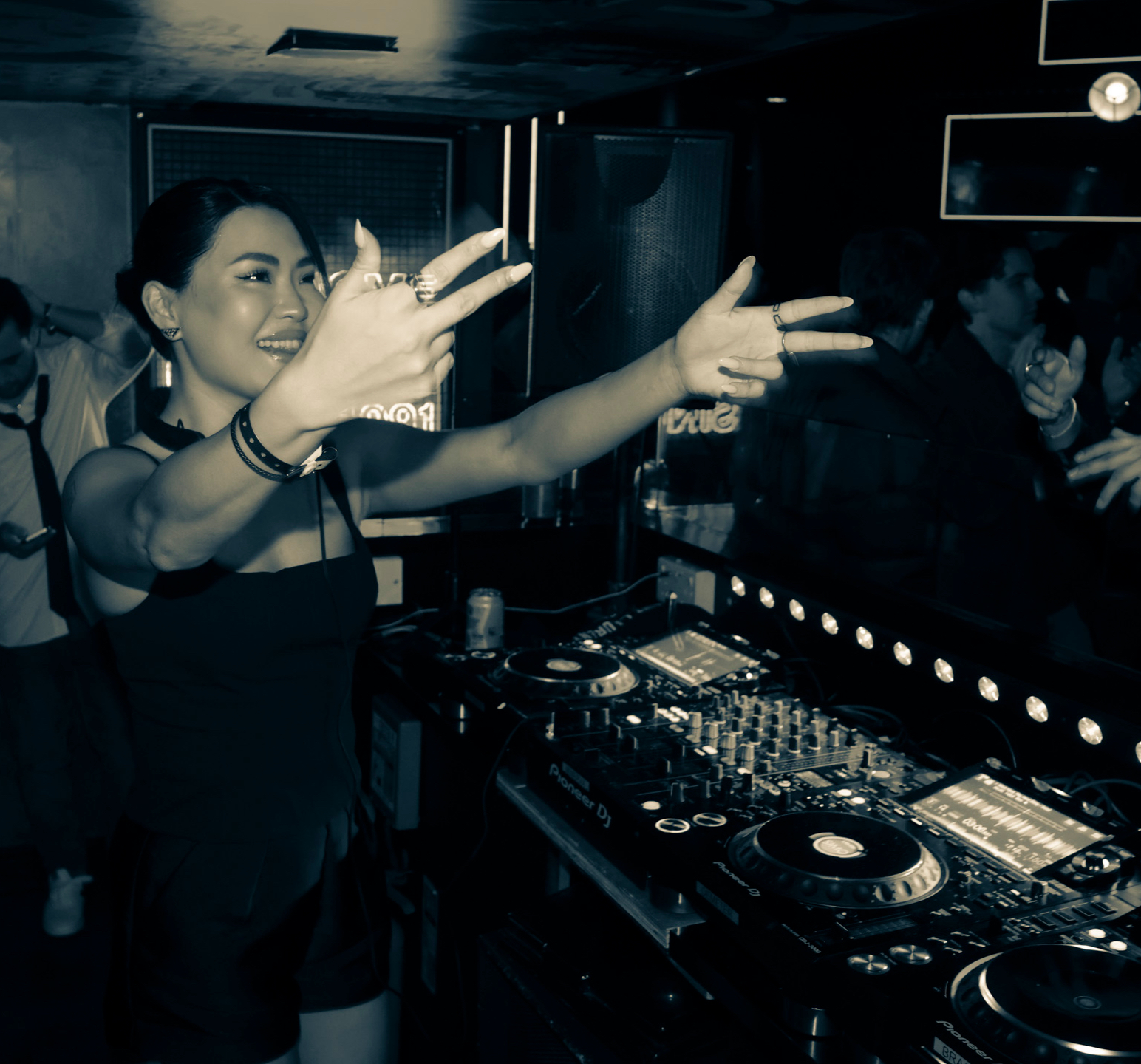 DJ Tianyu joyful behind the decks