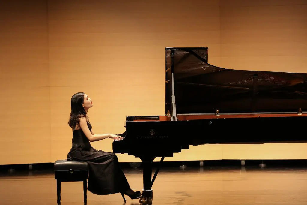 Steinway · Concert Grand